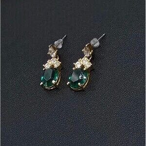 Vintage emrald goldtone earrings, vintage jewelry, 052